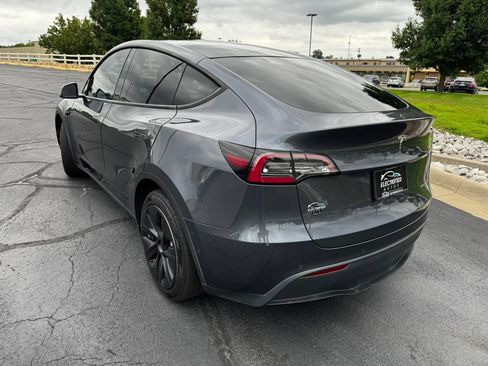 Used 2020 Tesla Model Y Long Range AWD/4WD image 2