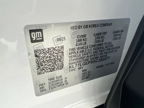 Used 2025 Chevrolet Trax RS w/ Sunroof Package FWD image 31