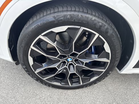 Used 2023 BMW X7 M60i image 13