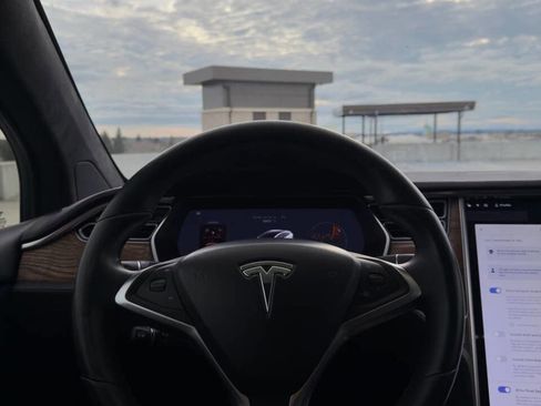 Used 2017 Tesla Model X 90D image 24