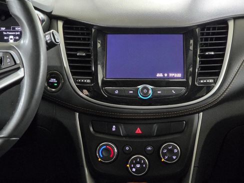 Used 2022 Chevrolet Trax LT w/ Sport Edition FWD image 25