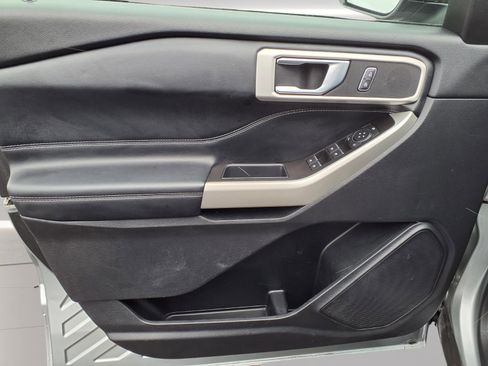 Used 2020 Ford Explorer XLT w/ Equipment Group 202A image 13