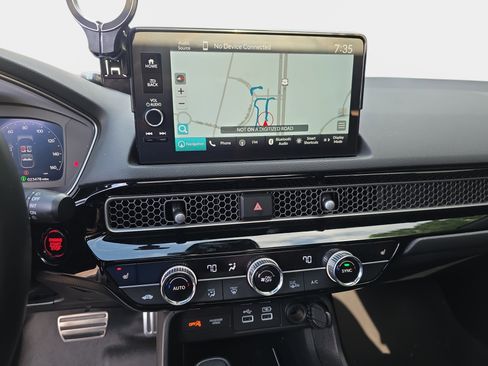 Used 2024 Honda Civic Sport Touring image 6