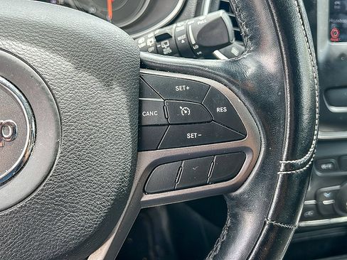 Used 2021 Jeep Cherokee Latitude Plus image 15