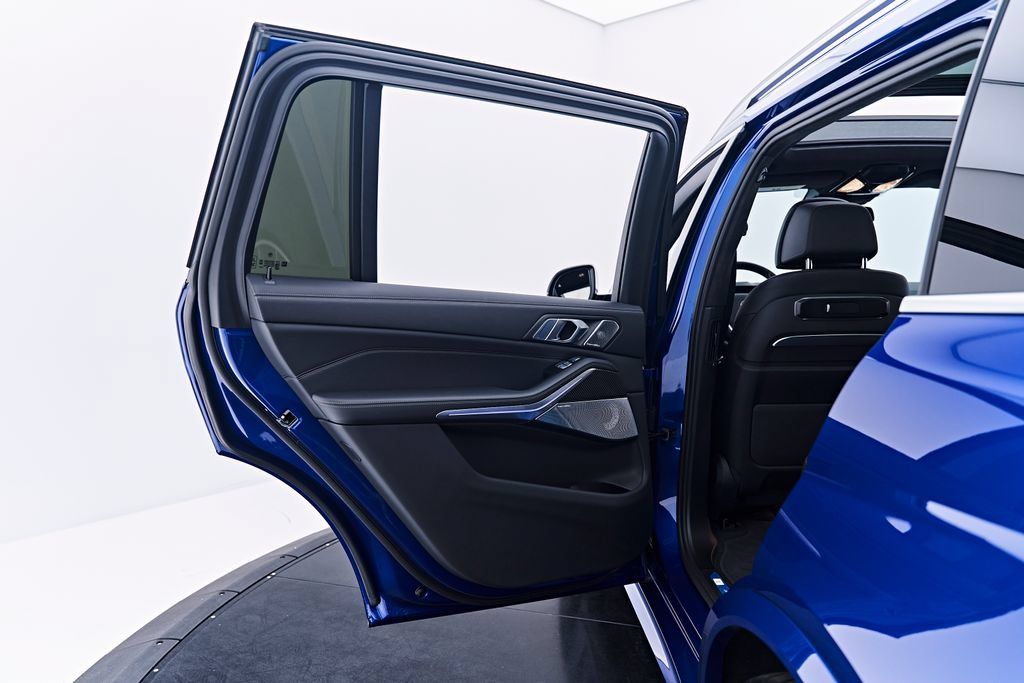 Used 2025 BMW ALPINA XB7 AWD/4WD image 37
