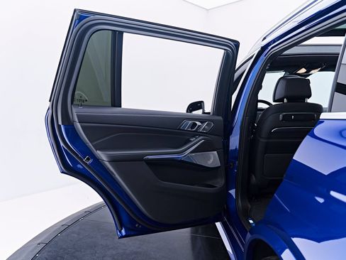 Used 2025 BMW ALPINA XB7 AWD/4WD image 37