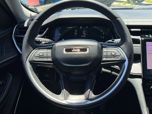 Used 2022 Jeep Grand Cherokee Limited 4xe w/ Luxury Tech Group II AWD/4WD image 25