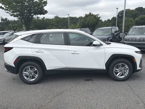 New 2026 Hyundai Tucson SE w/ Tow & Go Package FWD image 9