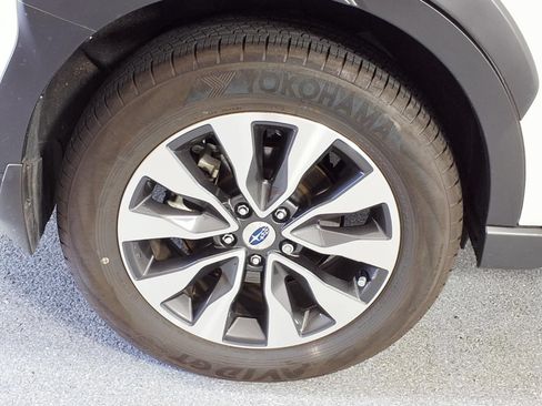 Certified 2025 Subaru Outback Touring AWD/4WD image 5