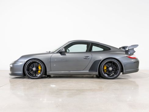 Used 2011 Porsche 911 GT3 RWD image 2