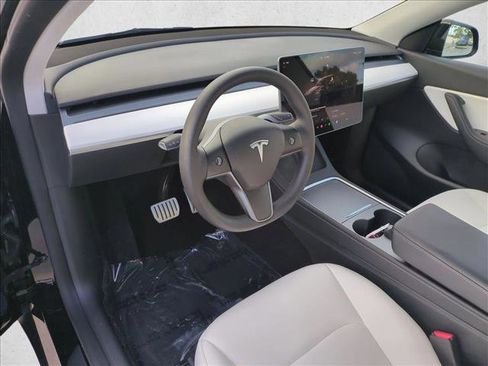 Used 2022 Tesla Model Y Performance image 10