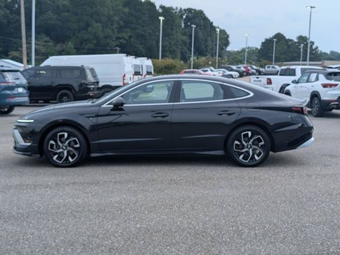 Used 2025 Hyundai Sonata SEL FWD image 2