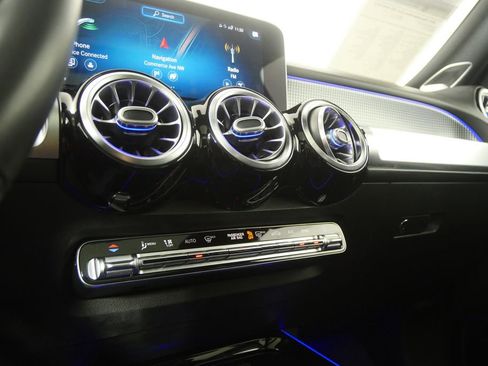 Used 2021 Mercedes-Benz GLB 250 4MATIC image 22