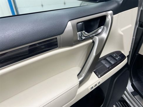 Used 2021 Lexus GX 460 Premium w/ Premium Package image 22