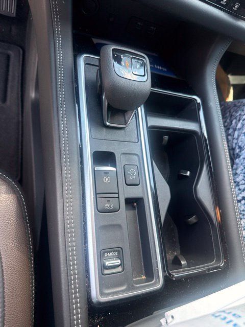 Used 2024 Nissan Pathfinder Platinum FWD image 12