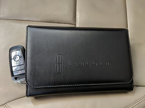 Used 2020 Lincoln Corsair Reserve w/ Appearance Package image 30