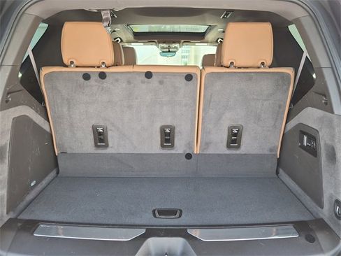 Used 2022 Cadillac Escalade Premium Luxury image 12