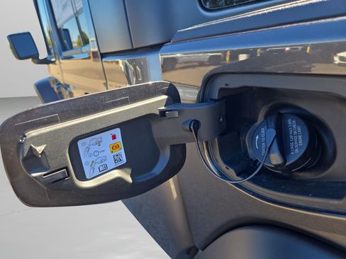 New 2025 Jeep Gladiator Sport image 10