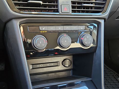 Certified 2023 Volkswagen Taos SE w/ Black Wheel Package image 14