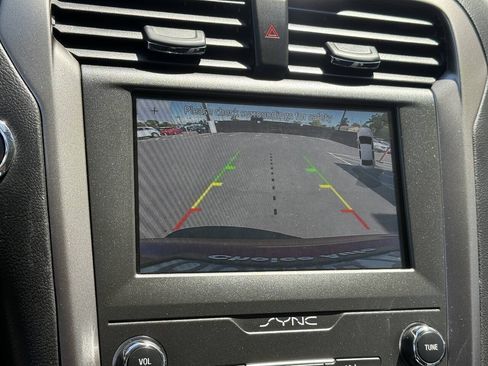 Used 2020 Ford Fusion SE FWD image 13