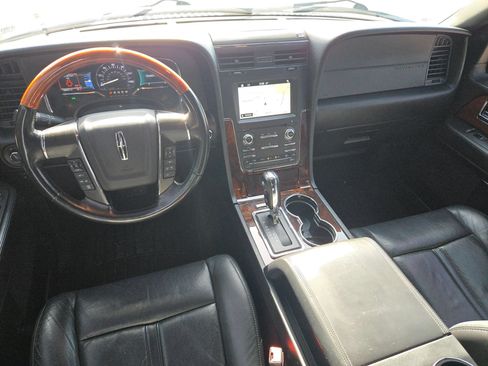 Used 2016 Lincoln Navigator Select RWD image 15