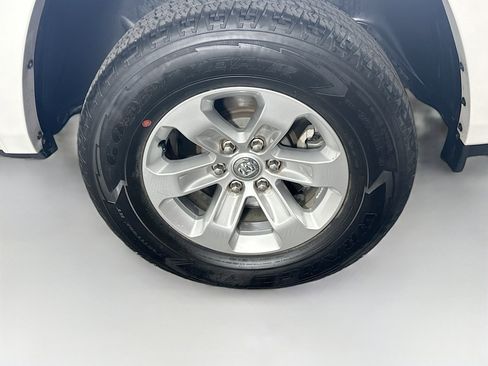 Used 2020 RAM 1500 Laramie AWD/4WD image 11