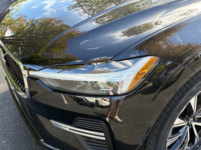 Certified 2023 Volvo XC60 B5 Core w/ Climate Package AWD/4WD image 7