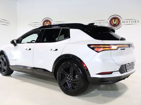 Used 2025 Chevrolet Equinox EV RS FWD image 3