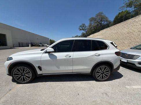 Used 2024 BMW X5 xDrive40i w/ Premium Package AWD/4WD image 2