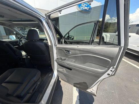 Used 2019 Honda Pilot Elite image 12