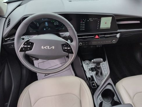 Used 2025 Kia Niro EX FWD image 21