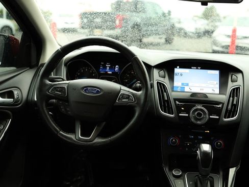 Used 2017 Ford Focus Titanium FWD image 32