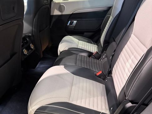 Used 2024 Land Rover Discovery Dynamic SE AWD/4WD image 29