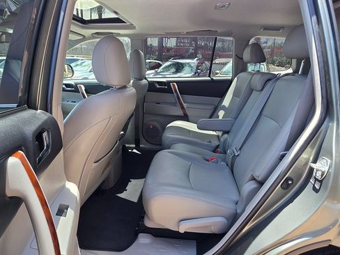 Used 2012 Toyota Highlander Limited w/ Tow Pkg FWD image 20