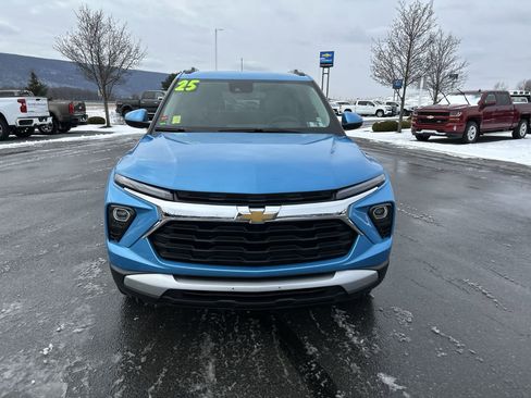 Used 2025 Chevrolet TrailBlazer LT w/ Convenience Package image 2