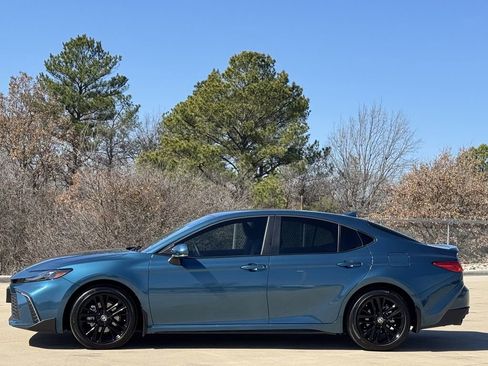 Used 2026 Toyota Camry SE w/ Convenience Package image 3