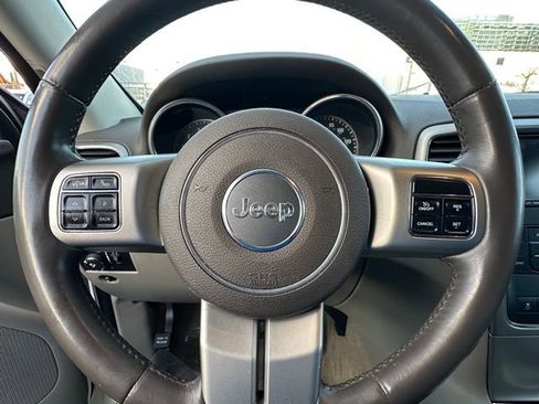 Used 2011 Jeep Grand Cherokee Laredo image 20