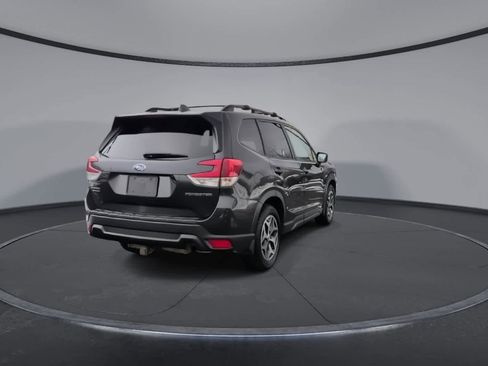 Used 2019 Subaru Forester Premium image 8