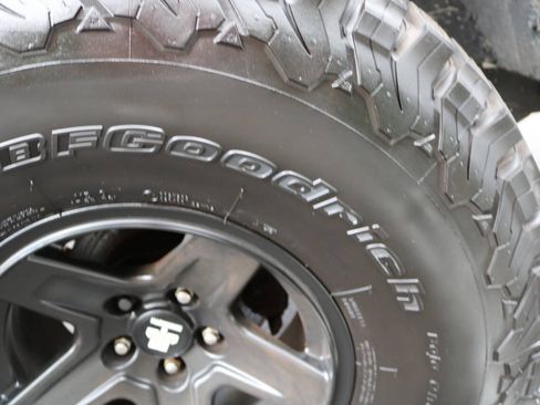 Used 2006 Jeep Wrangler X w/ Tire & Wheel Group (Ecco) AWD/4WD image 30