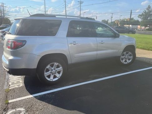 Used 2016 GMC Acadia SLE FWD image 2