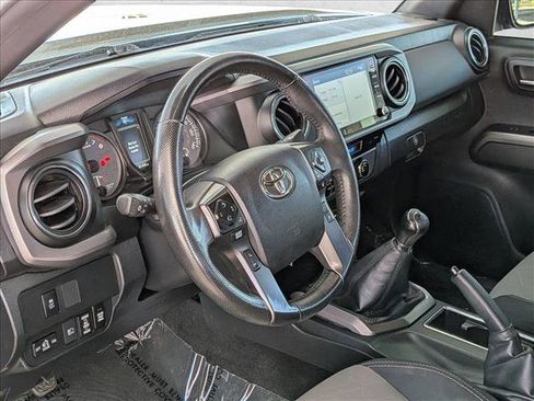 Used 2022 Toyota Tacoma TRD Off-Road w/ Technology Package image 10