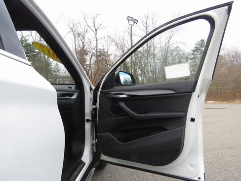 Used 2017 BMW X1 xDrive28i image 12
