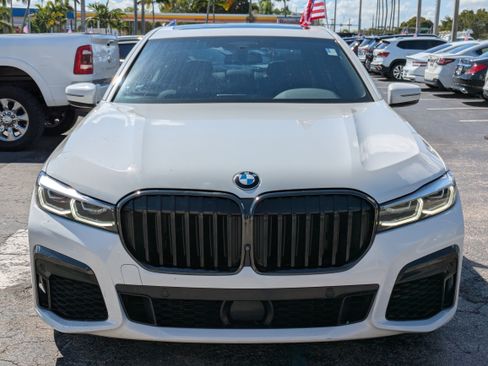 Used 2021 BMW 740i w/ M Sport Package image 2
