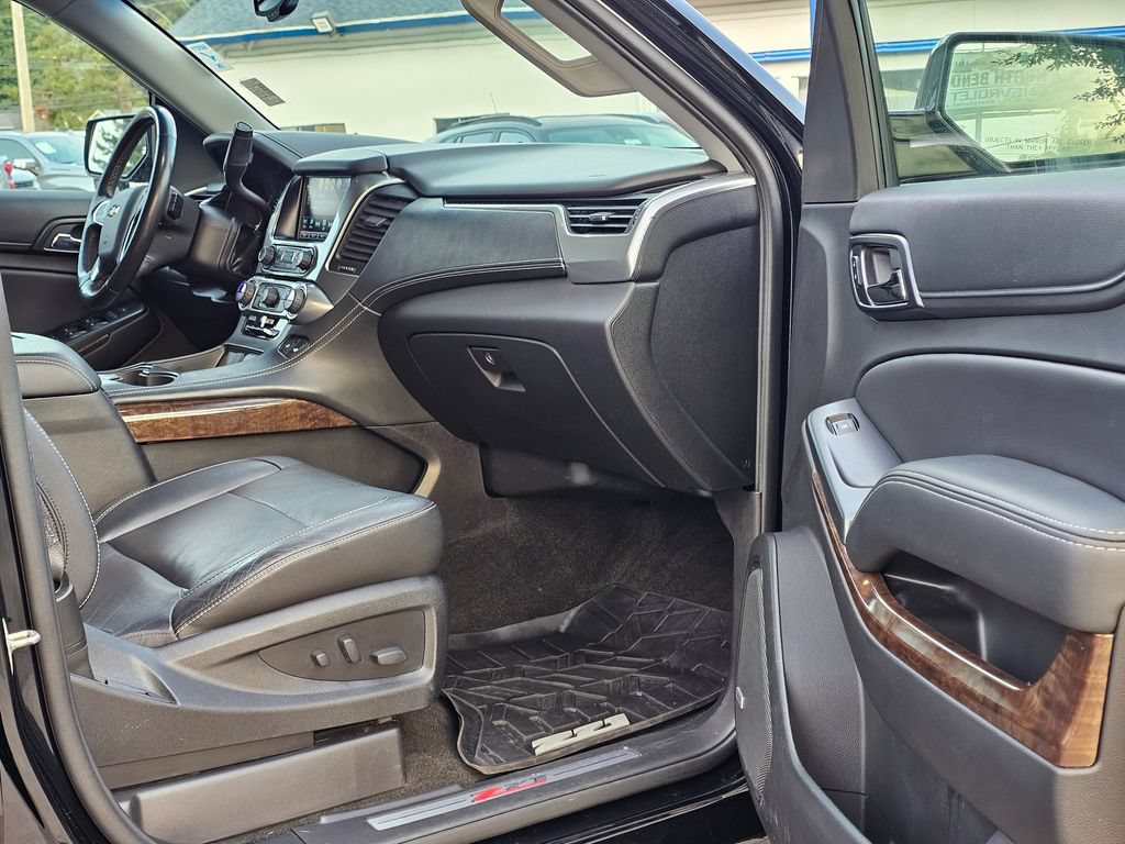 Used 2018 Chevrolet Tahoe LT w/ Luxury Package AWD/4WD image 15