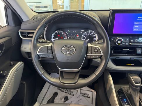 Used 2023 Toyota Highlander XLE image 9