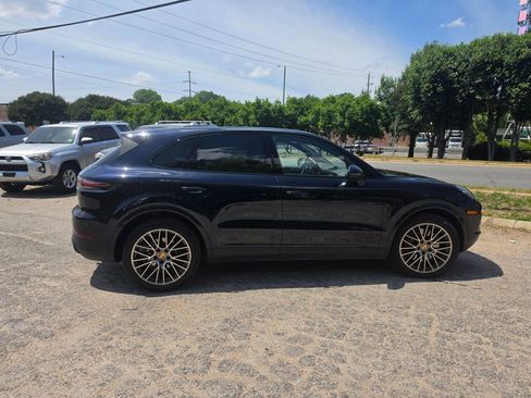 Used 2023 Porsche Cayenne AWD/4WD image 8