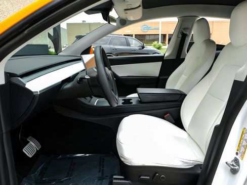 Used 2022 Tesla Model Y Performance AWD/4WD image 3