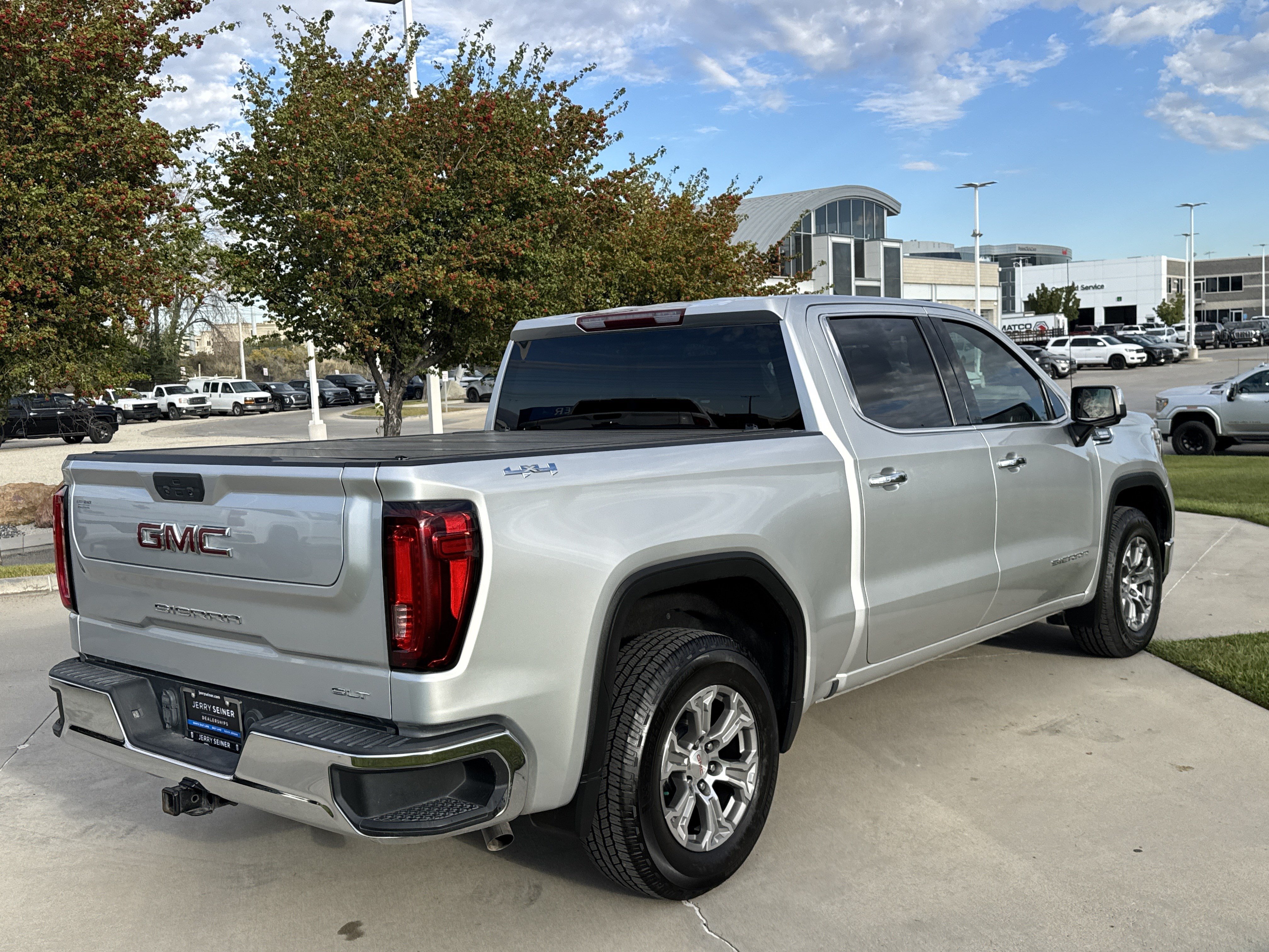 Used 2022 GMC Sierra 1500 SLT AWD/4WD image 6