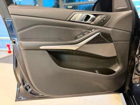 Used 2021 BMW X7 M50i AWD/4WD image 18