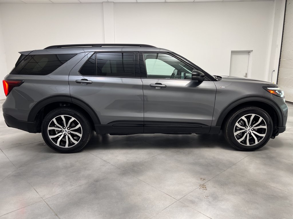 Used 2025 Ford Explorer ST-Line AWD/4WD image 10